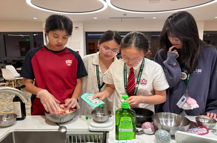 同学们准备包粽食材
